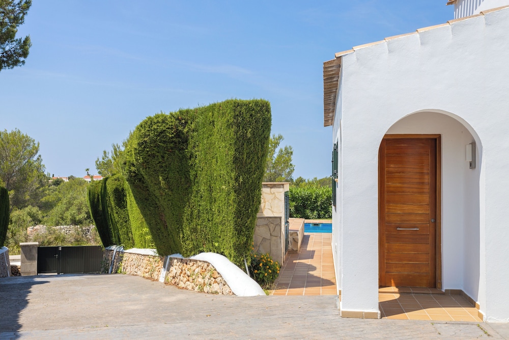 Villas Finesse — Hotel building in Son Bou, Balearic Islands
