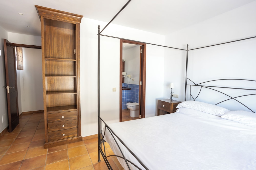 Villas Finesse — Hotel rooms in Son Bou, Balearic Islands