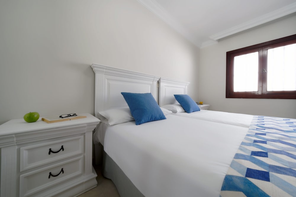 BLUESEA Los Cocoteros — Hotel rooms in Puerto del Carmen, Canary Islands
