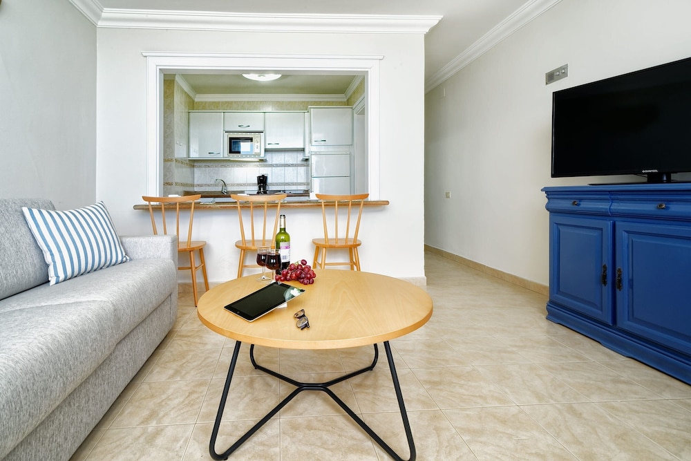 BLUESEA Los Cocoteros — Hotel rooms in Puerto del Carmen, Canary Islands