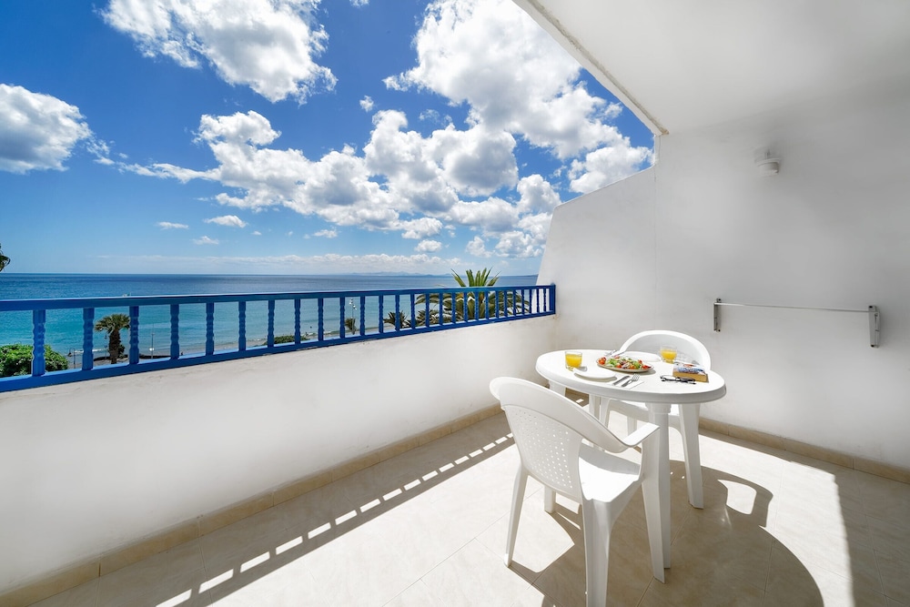 BLUESEA Los Cocoteros — Hotel rooms in Puerto del Carmen, Canary Islands