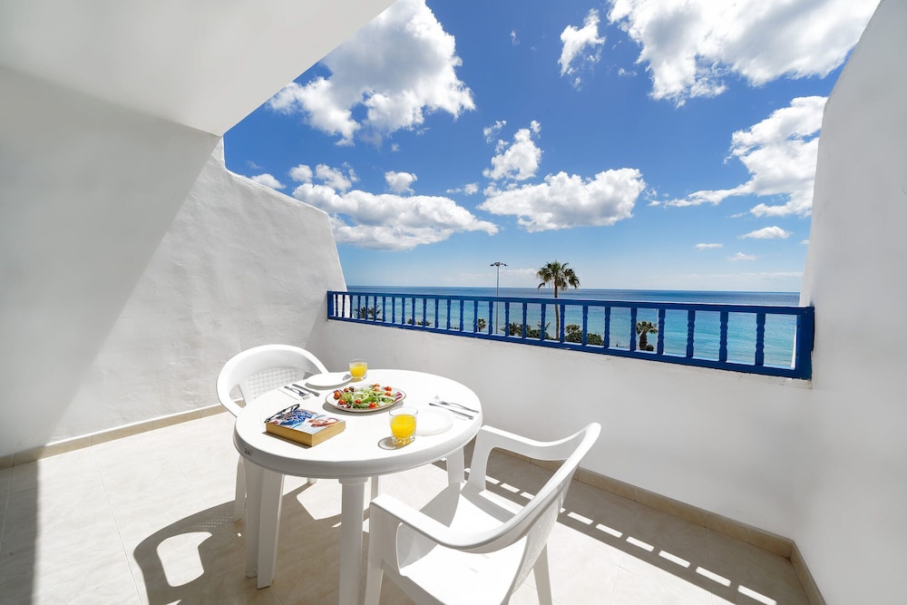 BLUESEA Los Cocoteros — Hotel rooms in Puerto del Carmen, Canary Islands