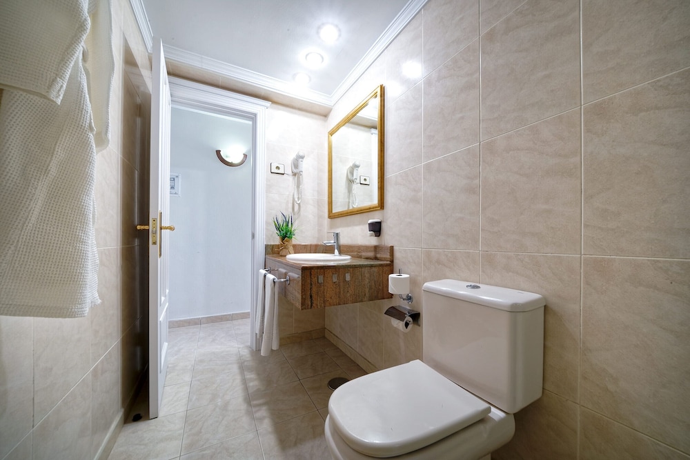 BLUESEA Los Cocoteros — Hotel rooms in Puerto del Carmen, Canary Islands