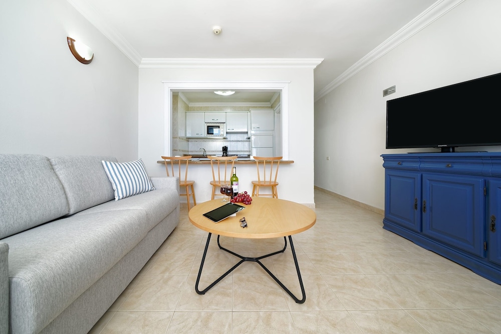 BLUESEA Los Cocoteros — Hotel rooms in Puerto del Carmen, Canary Islands