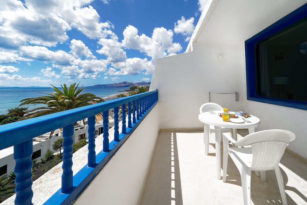 BLUESEA Los Cocoteros — Hotel rooms in Puerto del Carmen, Canary Islands