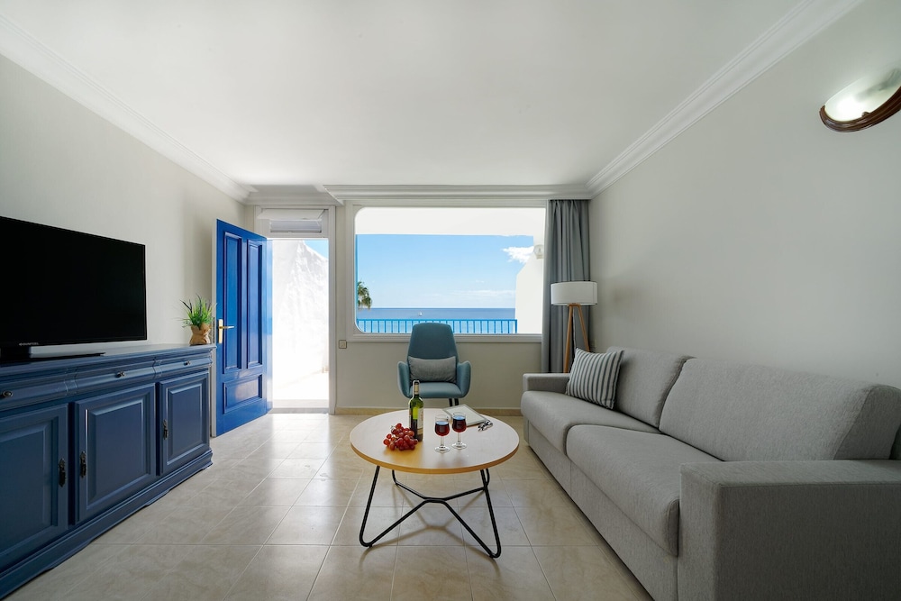BLUESEA Los Cocoteros — Hotel rooms in Puerto del Carmen, Canary Islands