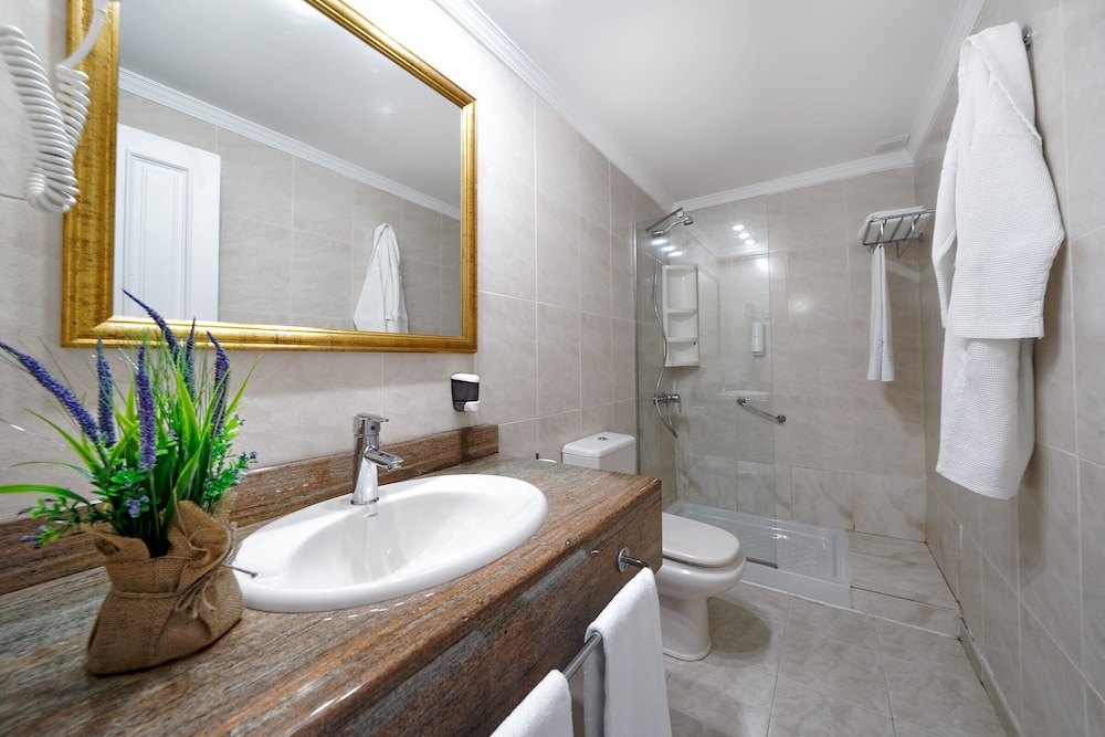 BLUESEA Los Cocoteros — Hotel rooms in Puerto del Carmen, Canary Islands