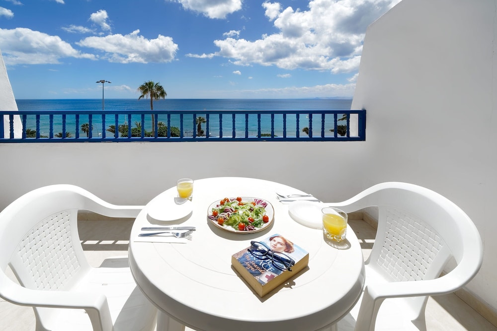 BLUESEA Los Cocoteros — Hotel rooms in Puerto del Carmen, Canary Islands