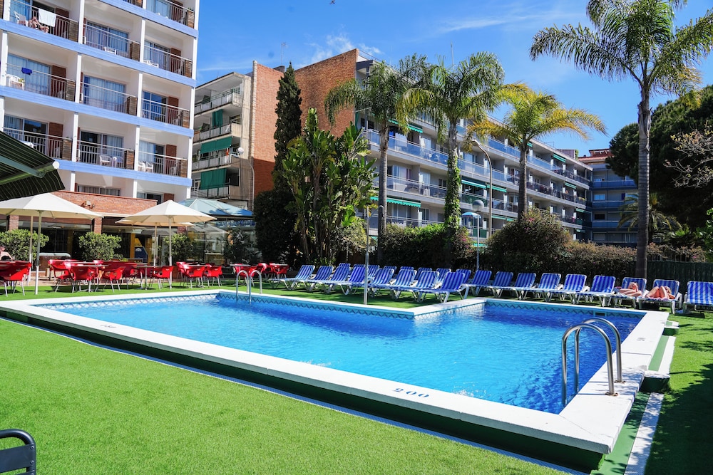 htop Palm Beach & SPA — Swimming pool in Lloret de Mar, Catalonia