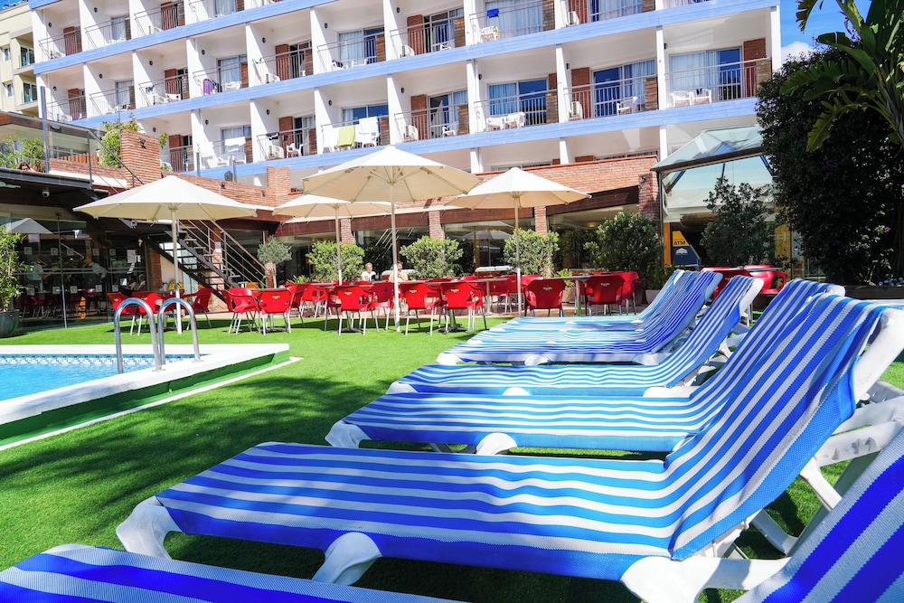 htop Palm Beach & SPA — Hotel building in Lloret de Mar, Catalonia