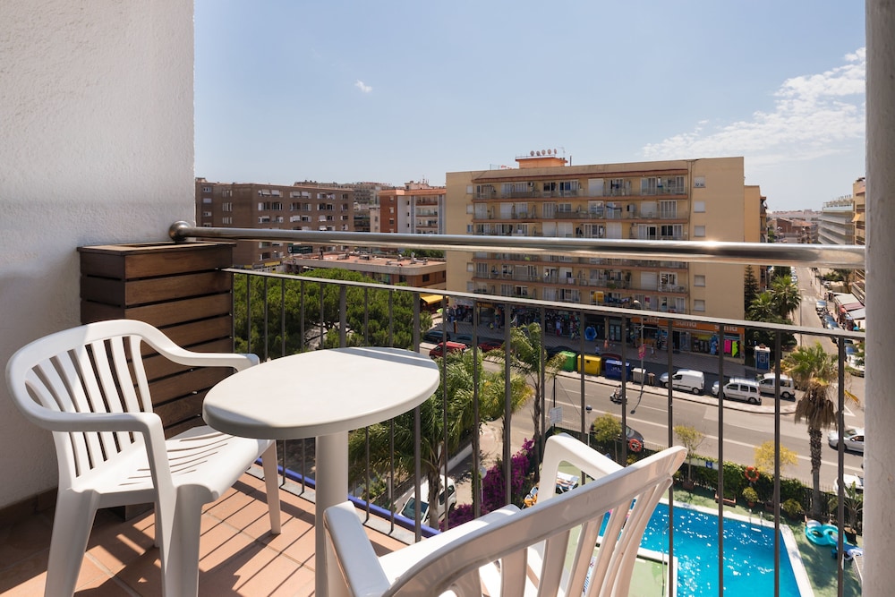 htop Palm Beach & SPA — Swimming pool in Lloret de Mar, Catalonia