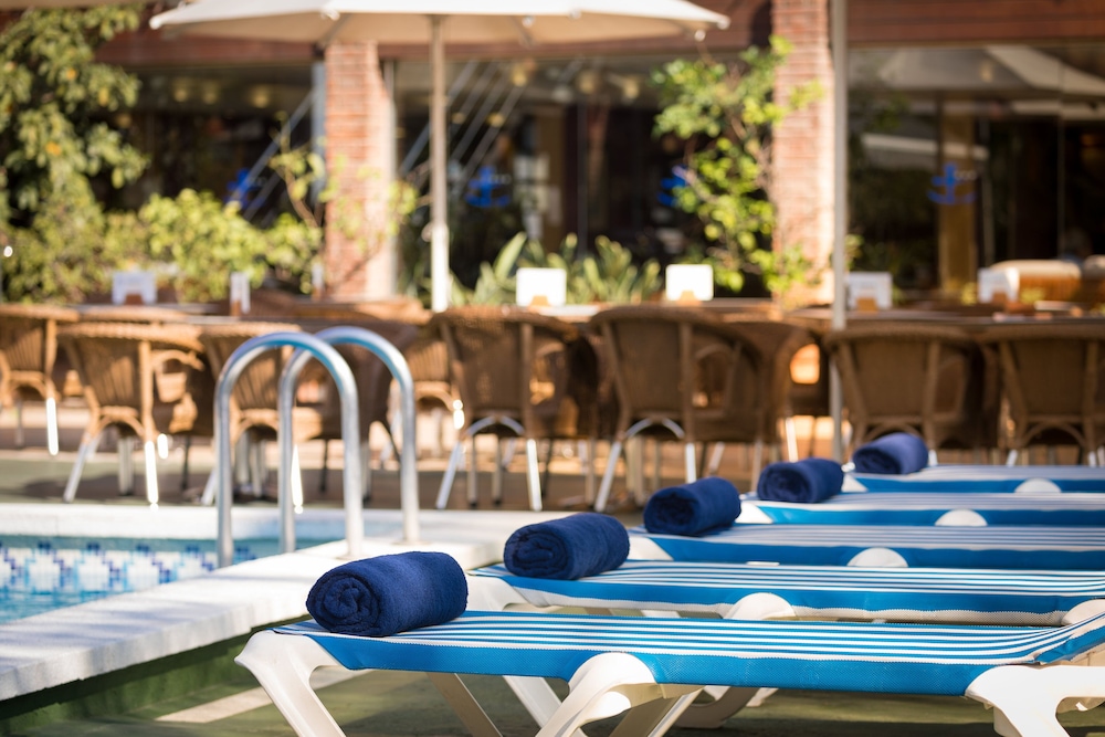 htop Palm Beach & SPA — Swimming pool in Lloret de Mar, Catalonia