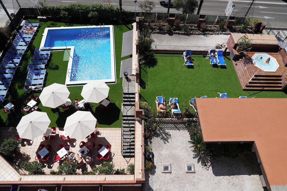 htop Palm Beach & SPA — Swimming pool in Lloret de Mar, Catalonia