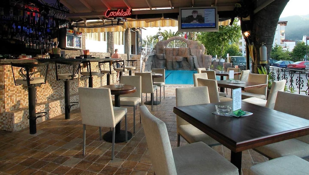 Hotel Devamlı — Restaurant & bars in İçmeler, Mugla