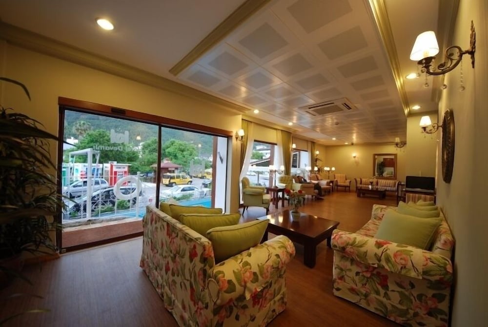 Hotel Devamlı — Hotel building in İçmeler, Mugla