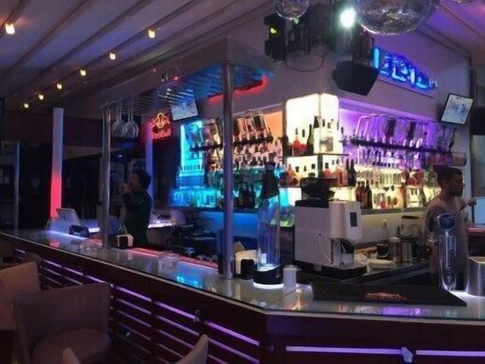 Hotel Devamlı — Restaurant & bars in İçmeler, Mugla