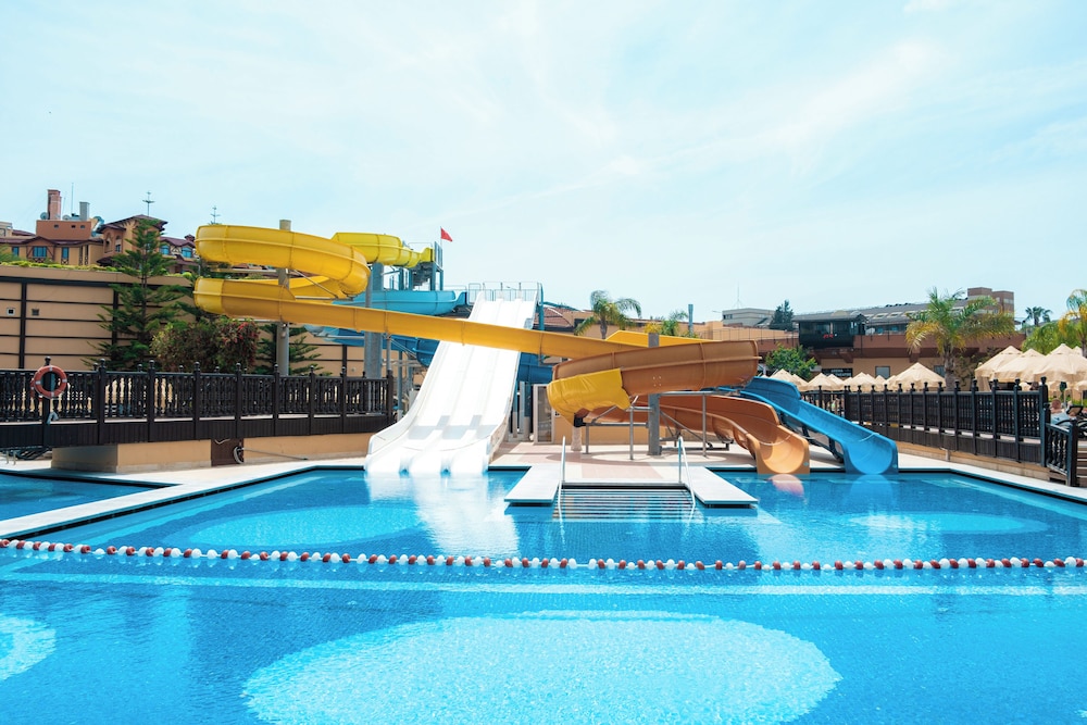 Villa Side Residence — Swimming pool in Side