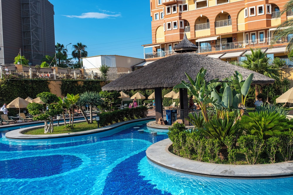 Villa Side Residence — Swimming pool in Side