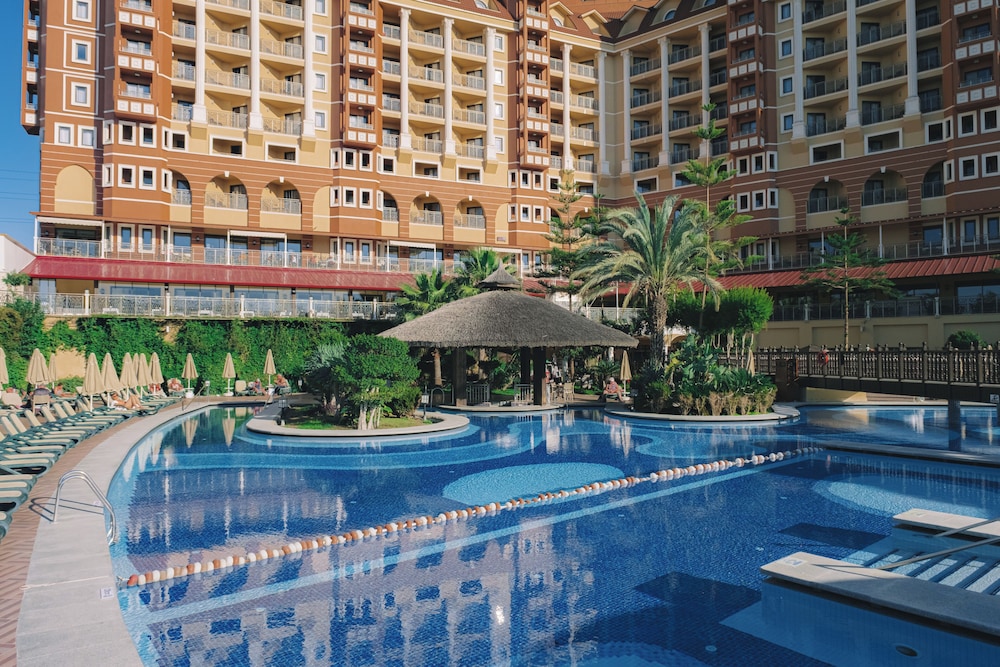 Villa Side Residence — Swimming pool in Side