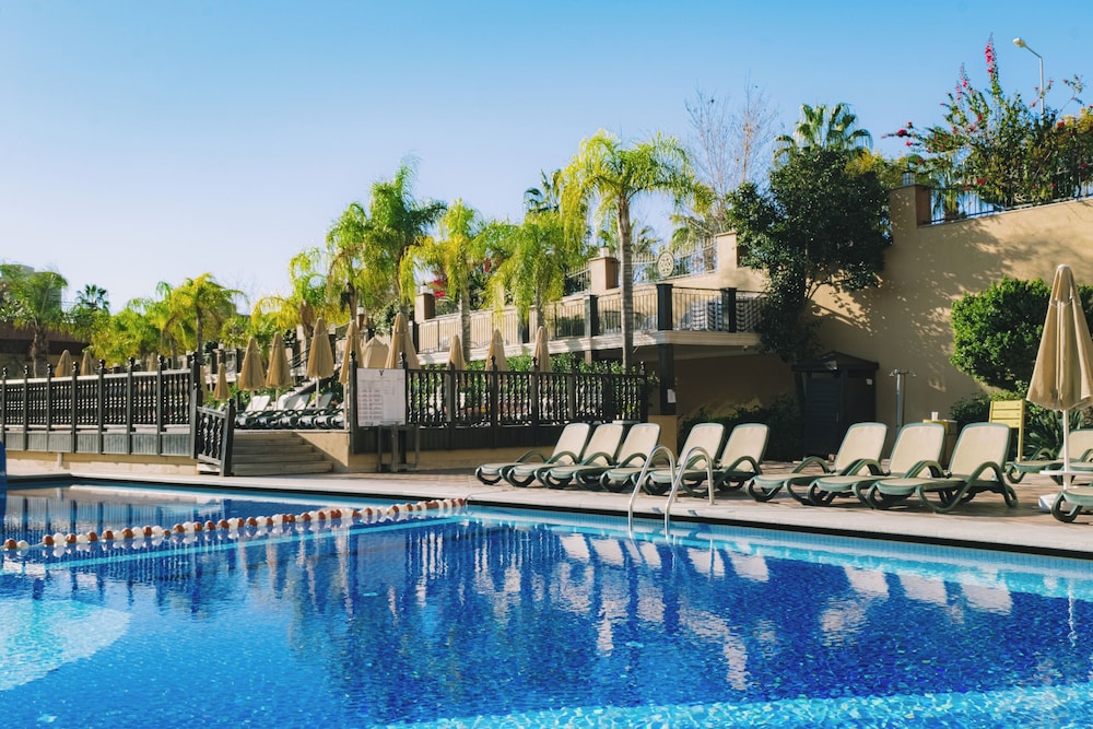 Villa Side Residence — Swimming pool in Side
