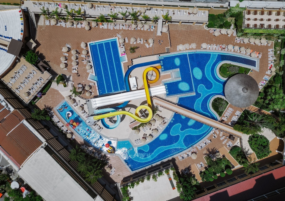 Villa Side Residence — Swimming pool in Side