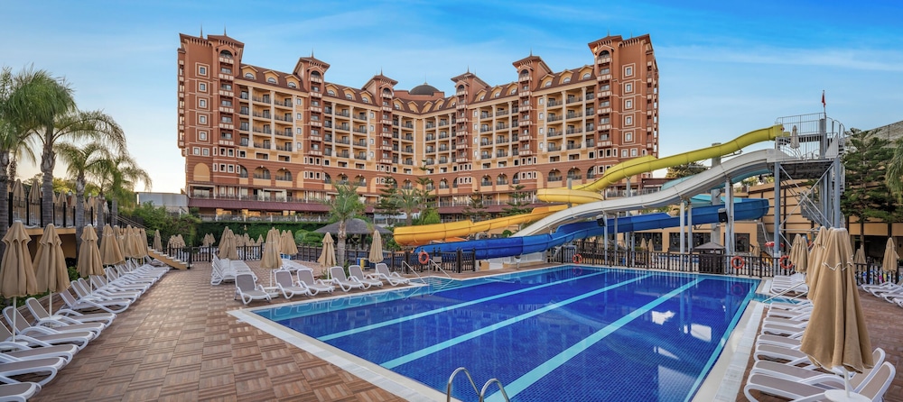 Villa Side Residence — Swimming pool in Side