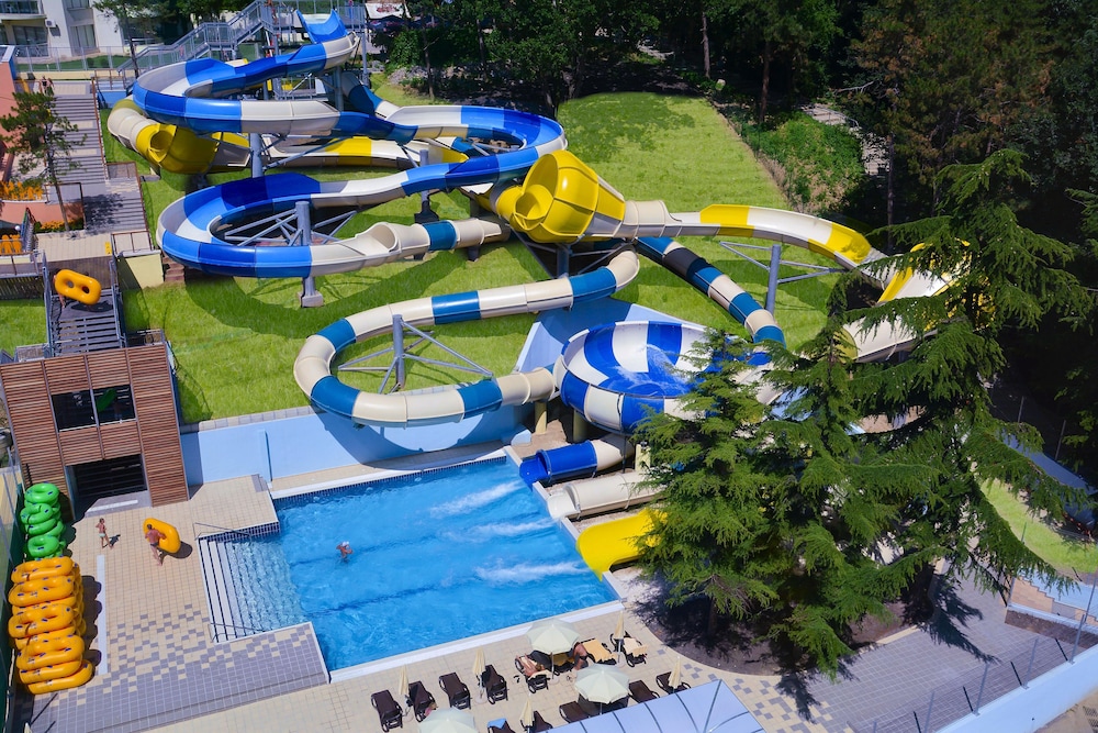 Grifid Arabella Hotel - Ultra All inclusive & Aquapark — Swimming pool in Golden Sands, Varna Region