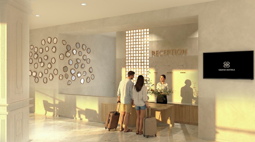 Grifid Arabella Hotel - Ultra All inclusive & Aquapark — Hotel building in Golden Sands, Varna Region