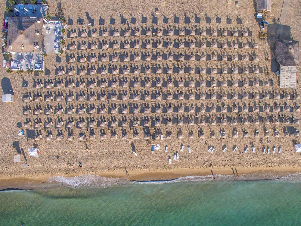 Grifid Arabella Hotel - Ultra All inclusive & Aquapark — Beach in Golden Sands, Varna Region