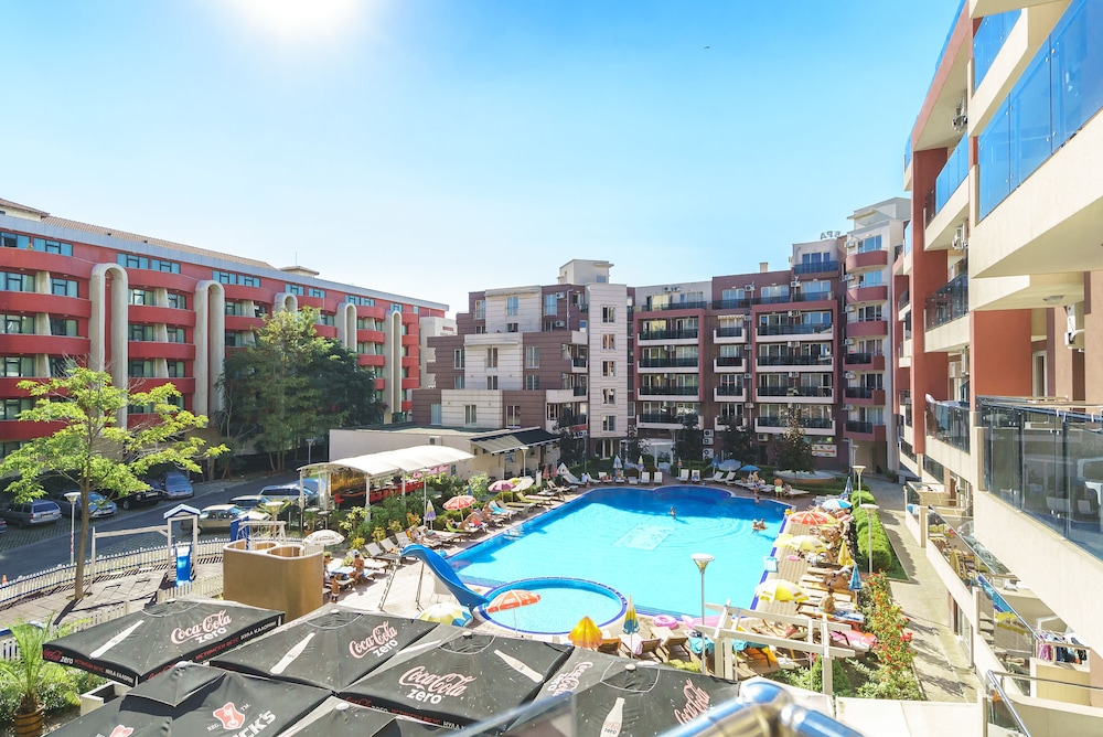 Admiral Plaza Hotel — Swimming pool in Sunny Beach, Burgas Region