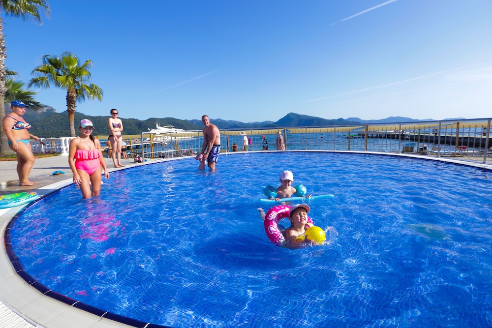 Fortezza Beach Resort — Swimming pool in Hisarönü, Mugla