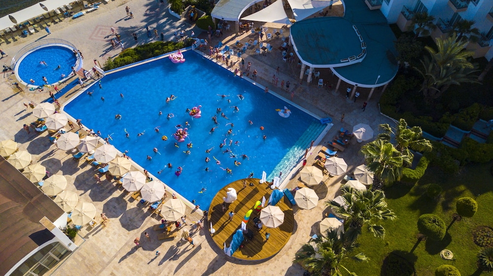 Fortezza Beach Resort — Swimming pool in Hisarönü, Mugla