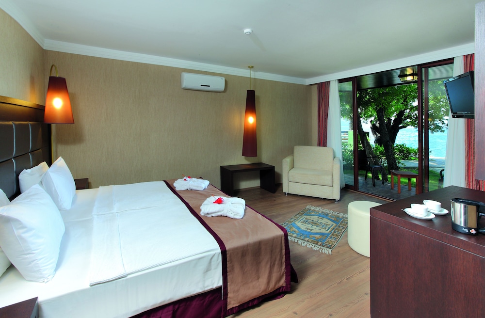 Fortezza Beach Resort — Hotel rooms in Hisarönü, Mugla