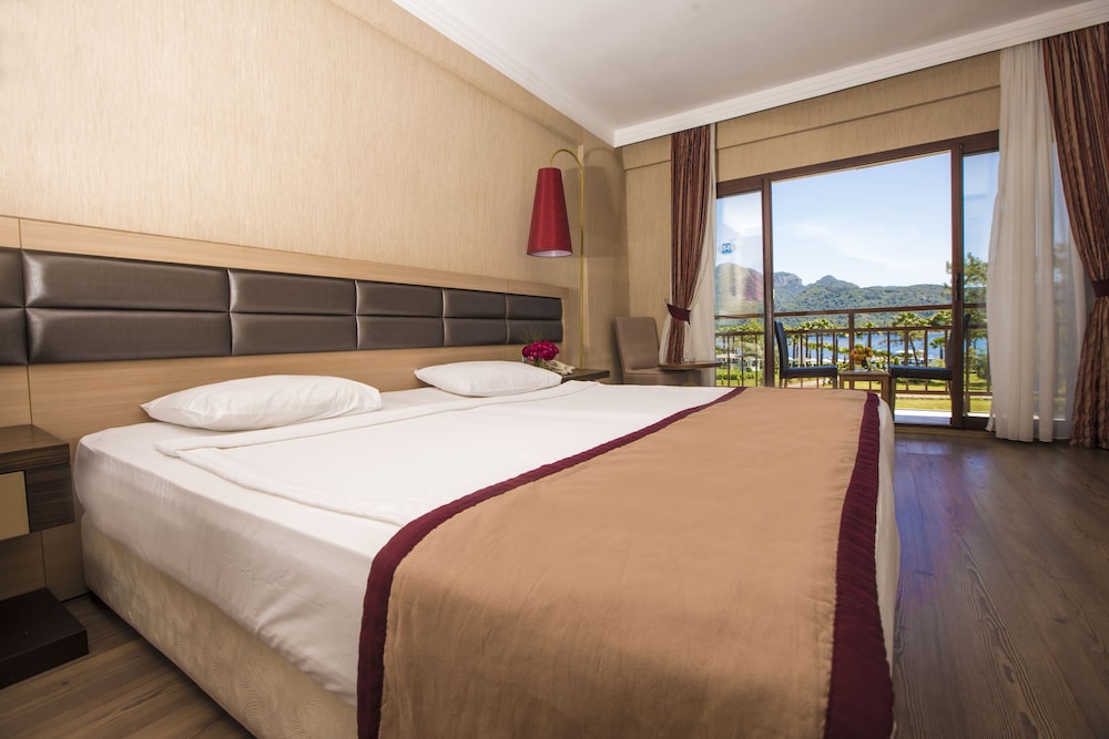 Fortezza Beach Resort — Hotel rooms in Hisarönü, Mugla