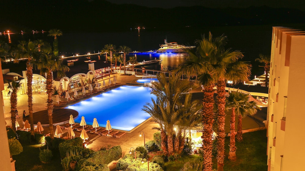Fortezza Beach Resort — Swimming pool in Hisarönü, Mugla