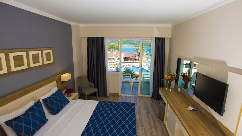 Fortezza Beach Resort — Hotel rooms in Hisarönü, Mugla