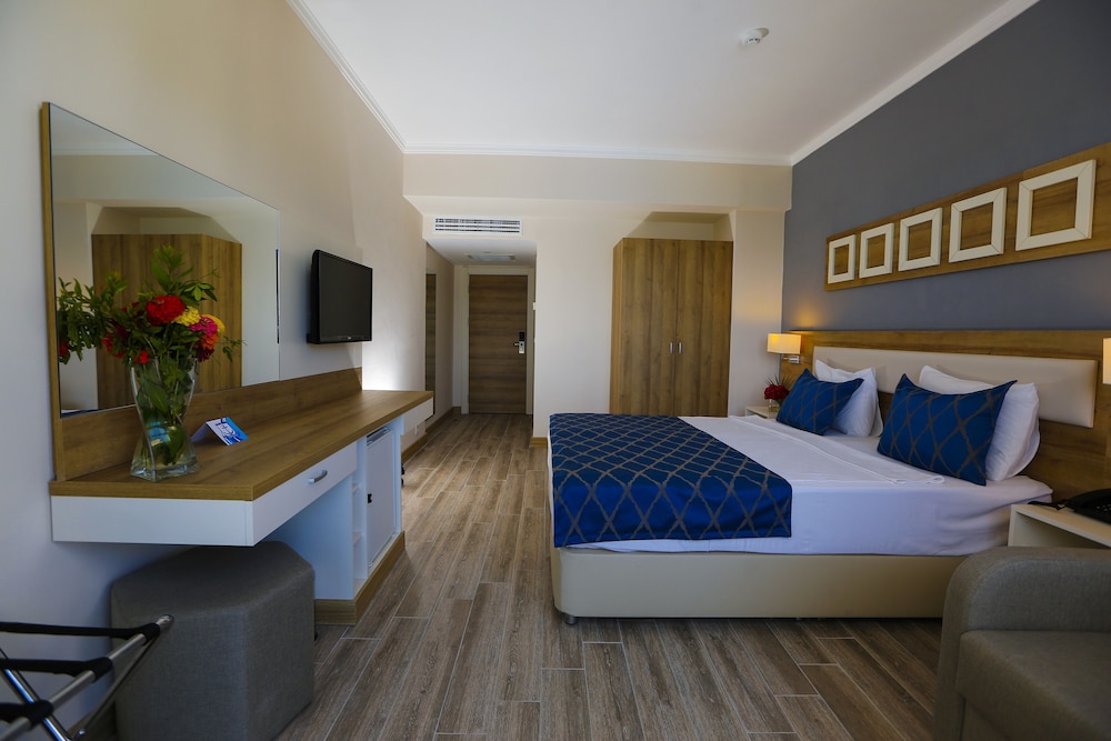 Fortezza Beach Resort — Hotel rooms in Hisarönü, Mugla