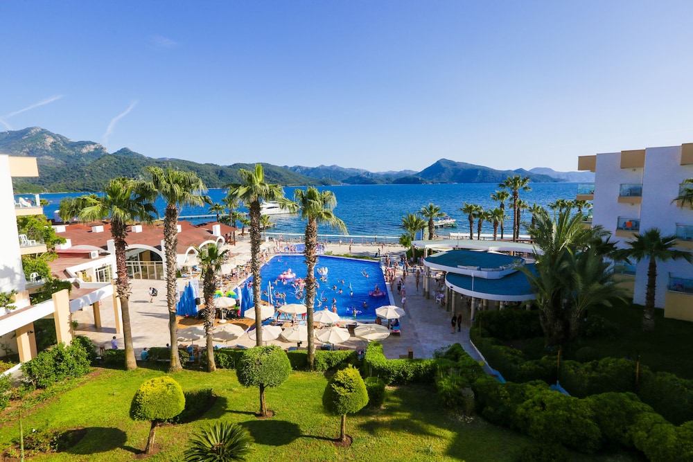 Fortezza Beach Resort — Swimming pool in Hisarönü, Mugla