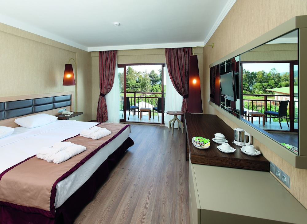 Fortezza Beach Resort — Hotel rooms in Hisarönü, Mugla