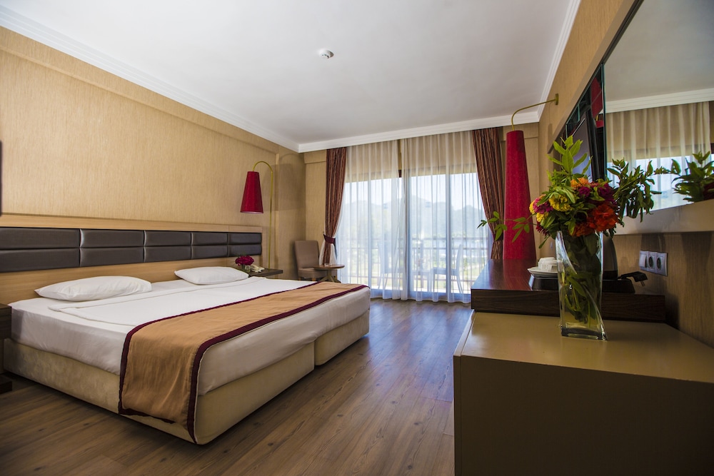 Fortezza Beach Resort — Hotel rooms in Hisarönü, Mugla
