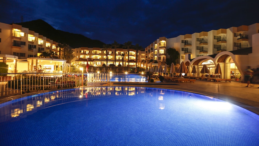 Fortezza Beach Resort — Swimming pool in Hisarönü, Mugla