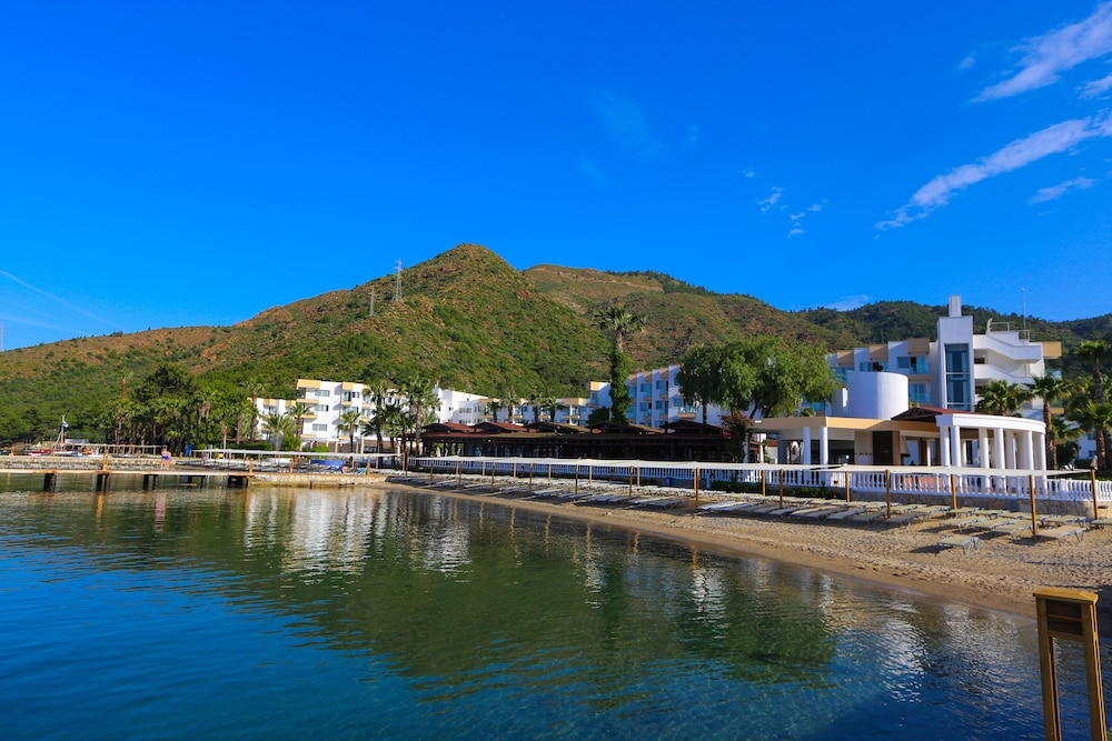 Fortezza Beach Resort — Beach in Hisarönü, Mugla