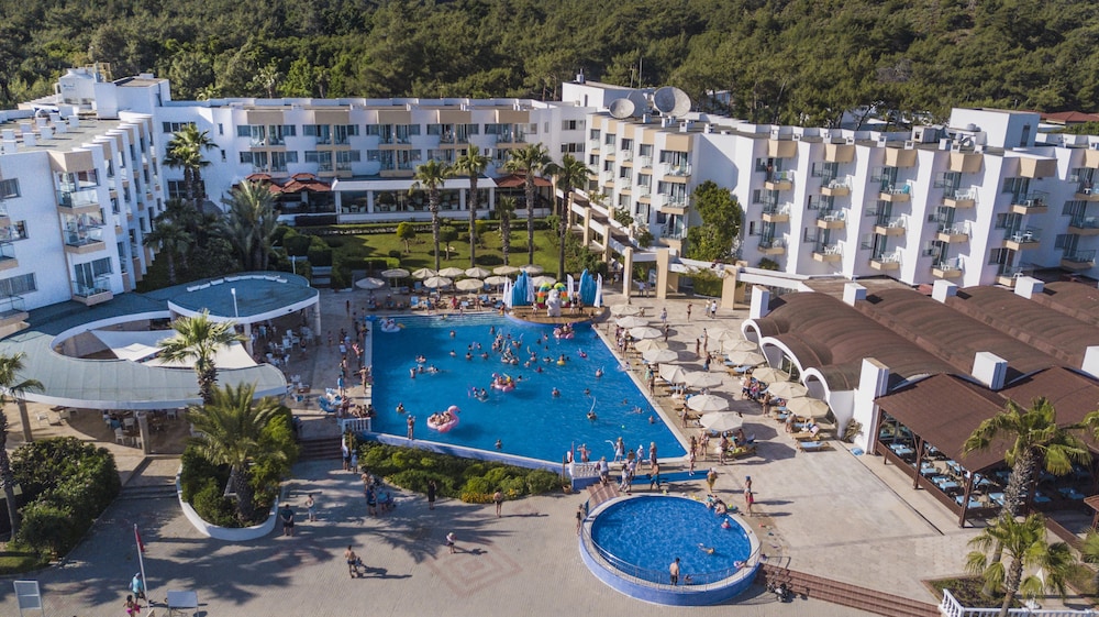 Fortezza Beach Resort — Swimming pool in Hisarönü, Mugla