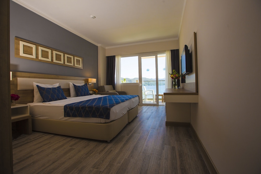 Fortezza Beach Resort — Hotel rooms in Hisarönü, Mugla