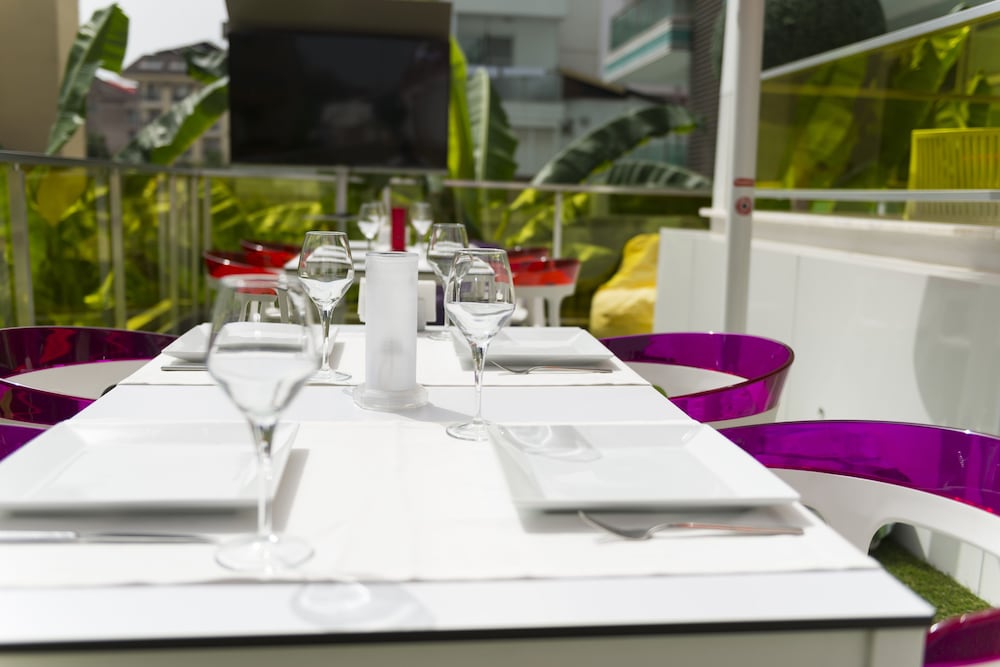 Kleopatra Suit Hotel — Restaurant & bars in Alanya