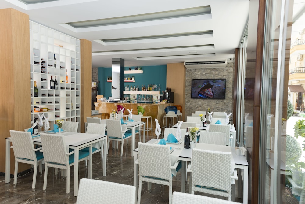 Kleopatra Suit Hotel — Restaurant & bars in Alanya