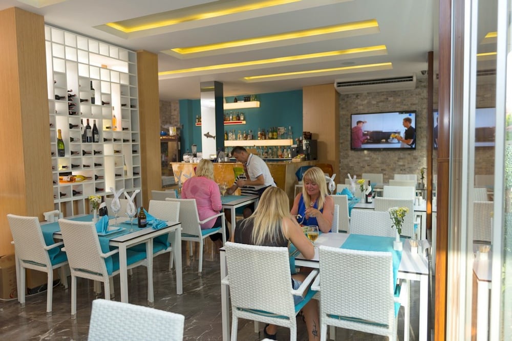 Kleopatra Suit Hotel — Restaurant & bars in Alanya