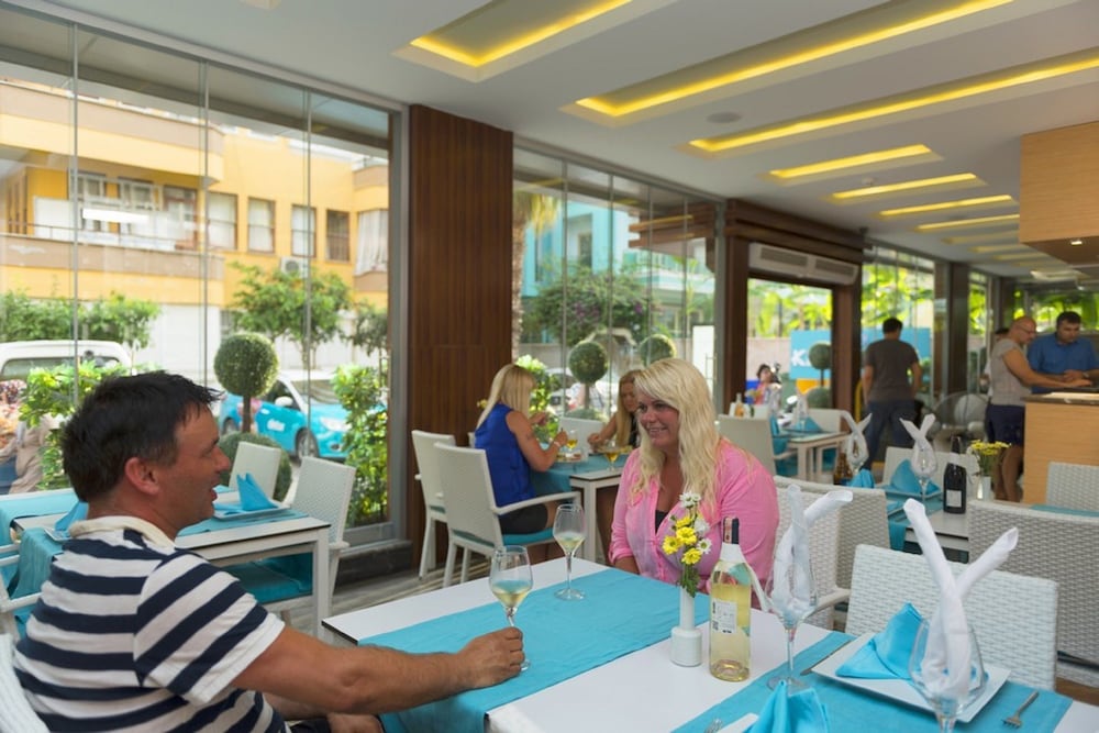 Kleopatra Suit Hotel — Restaurant & bars in Alanya