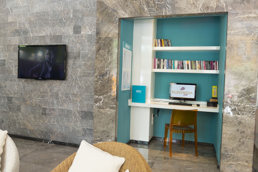 Kleopatra Suit Hotel — Hotel building in Alanya