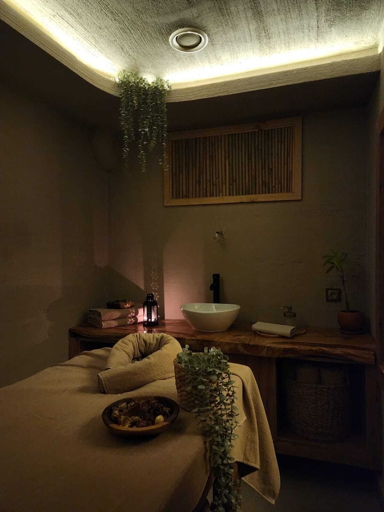 Ozgur Bey Spa Hotel — Hotel rooms in Alanya